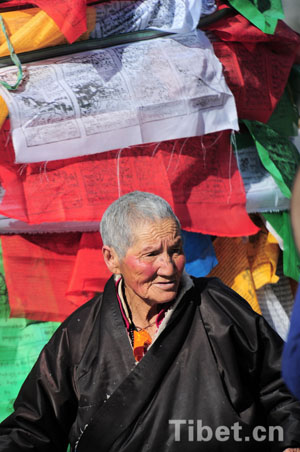 tibetan religion, tibetan people, prayer, lhasa 